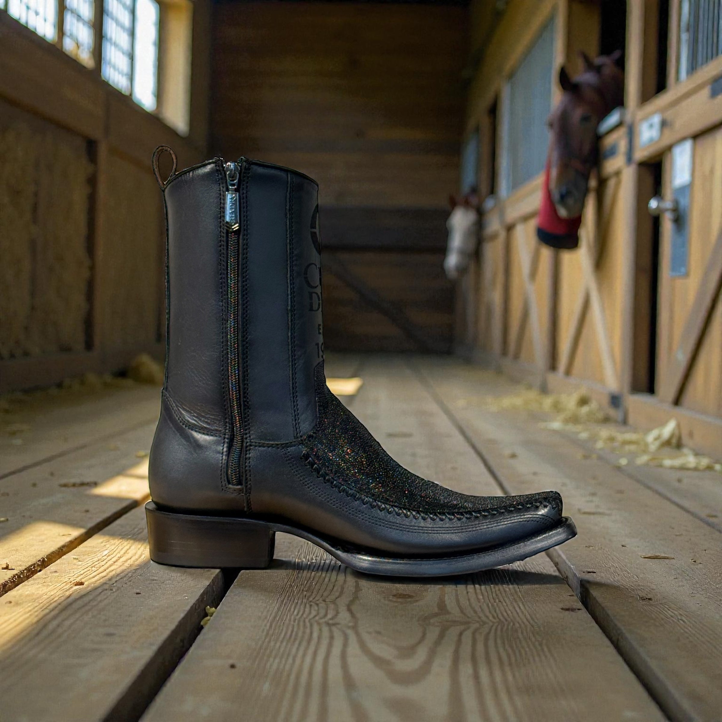 Men Black Stingray Laser & Woven Narrow Square Toe – Wide (EE)