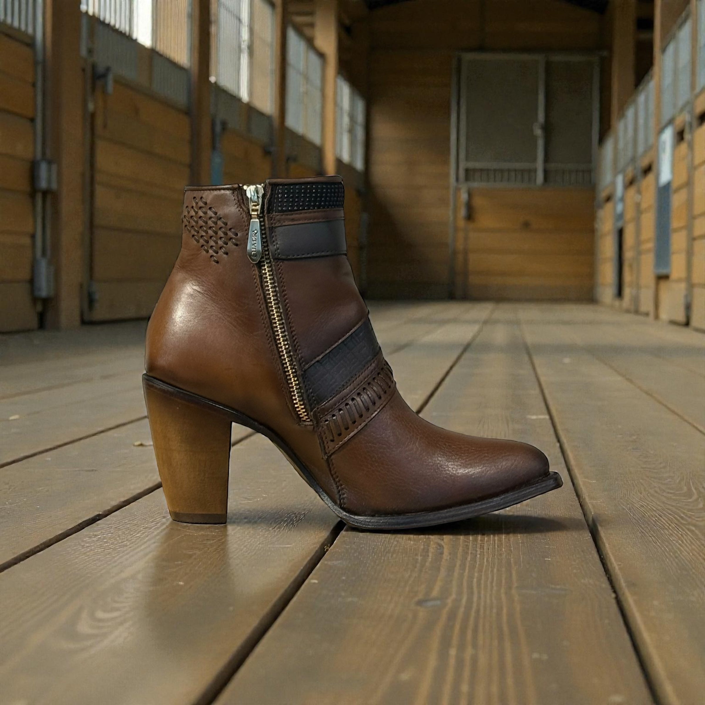 Lady Boot Honey Laser & Woven Round Toe